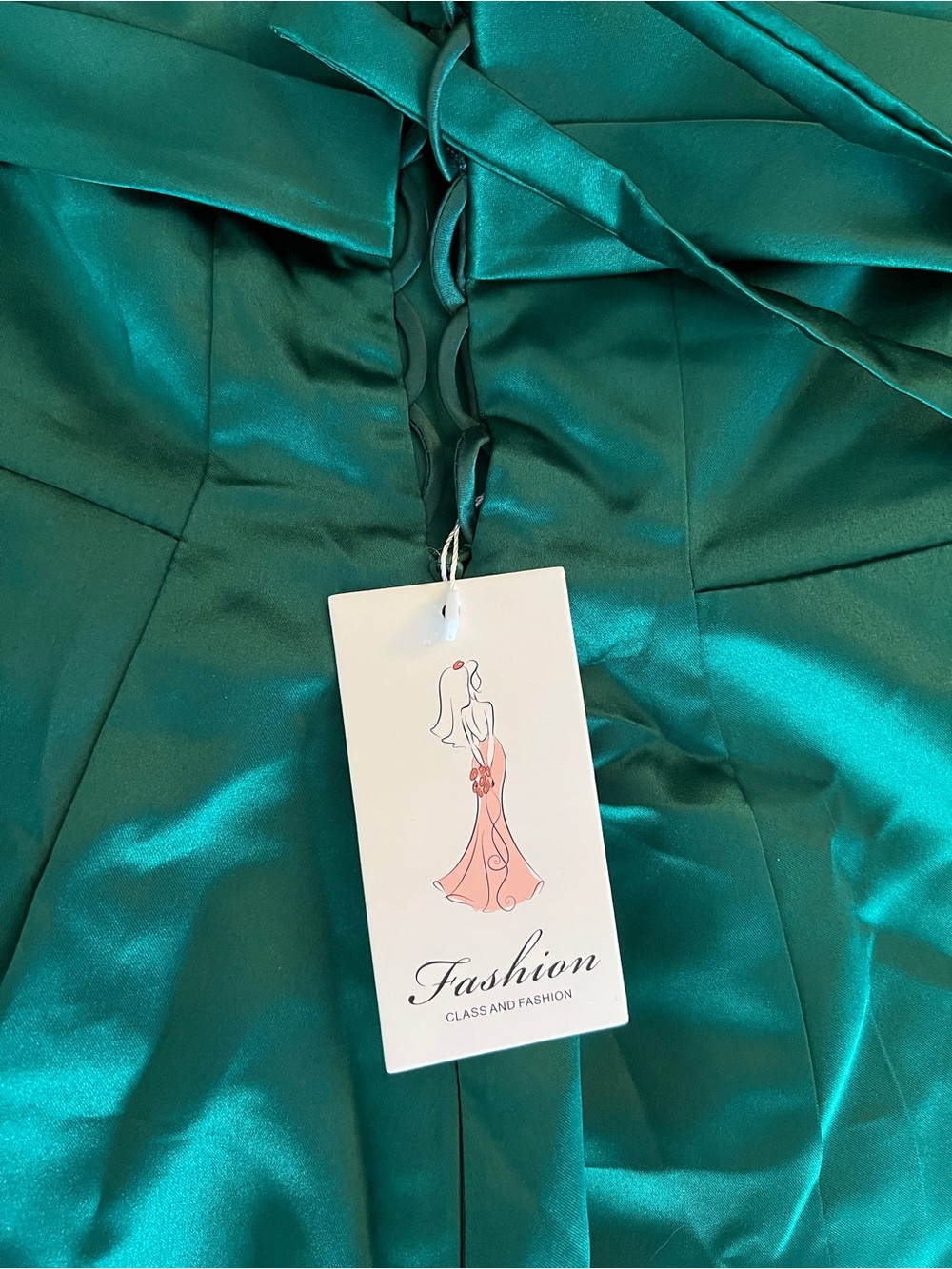 Emerald Green Off-the-Shoulder Satin Cocktail Dress Size 0 prom, wedding guest - Picture 7 of 8
